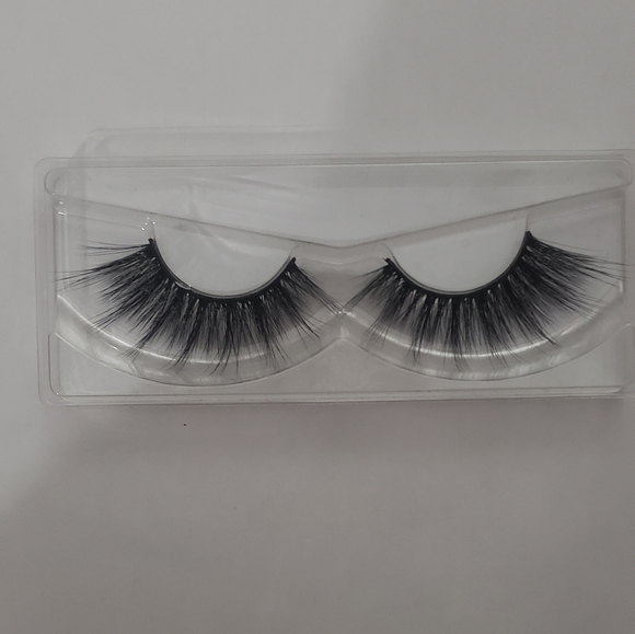 Lashes - Picture 3 of 3